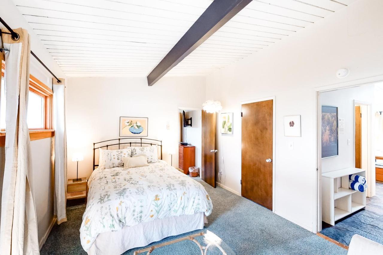 Captain'S Quarters Seaside Room photo
